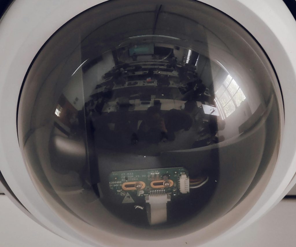 Caméra de surveillance de près